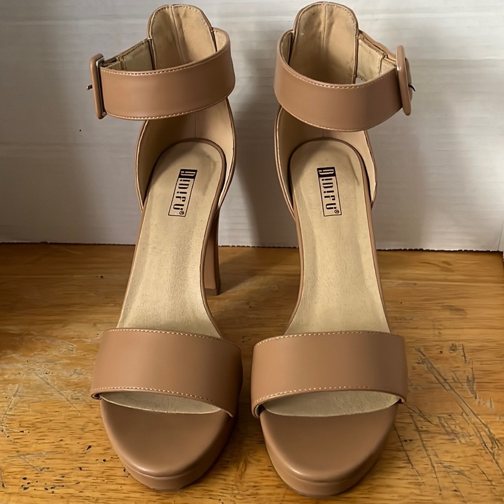 In4Sabrina, size 9 beige strap heel. LIKE NEW